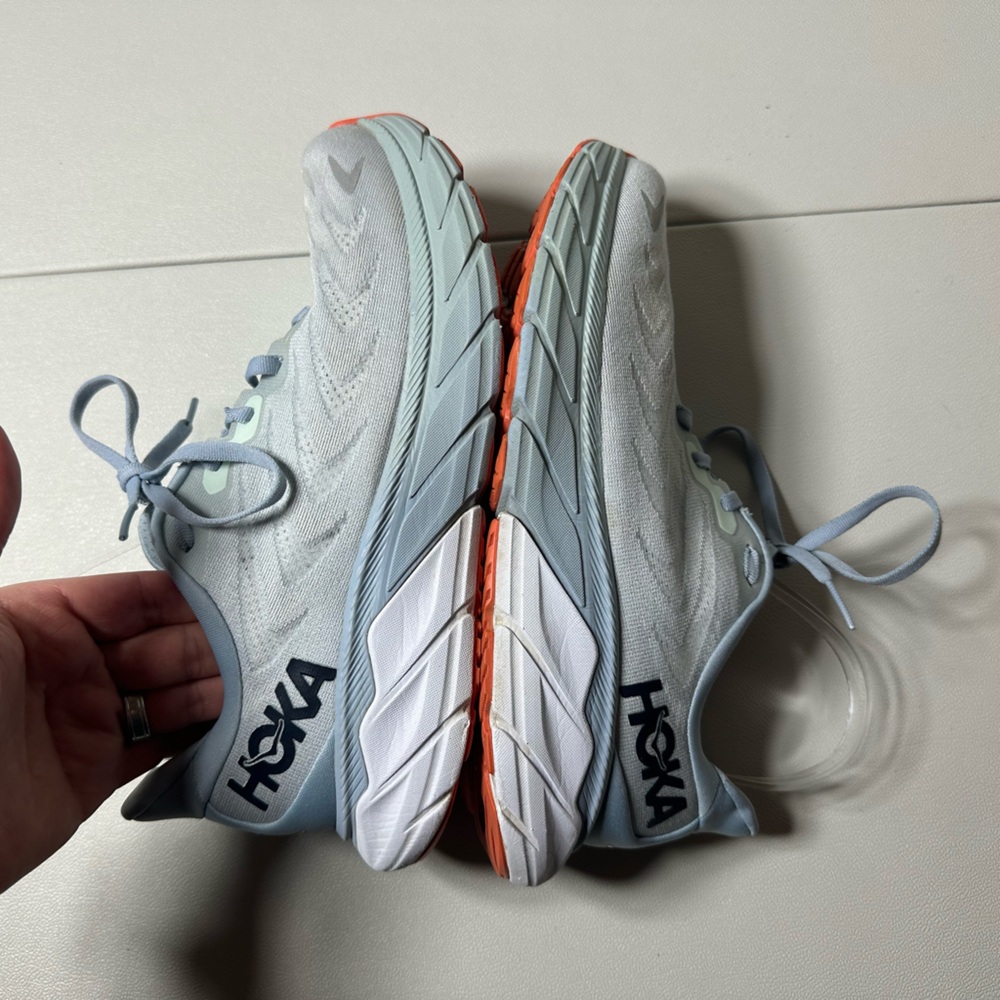 Hoka One One Arahi 6 Athletic Shoes - Picture 5 of 10
